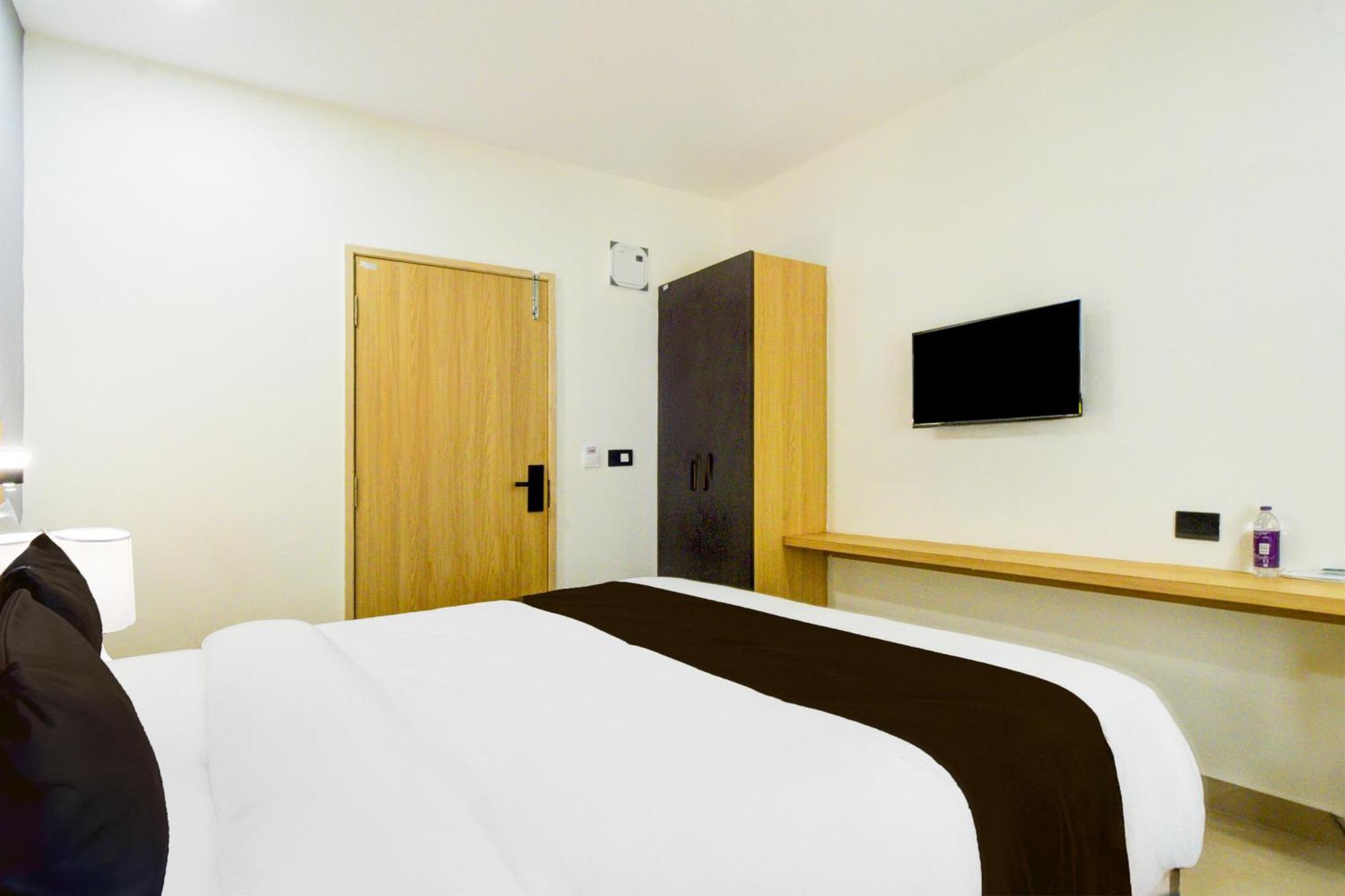 Townhouse Aarav Business Hotel Hyderabad Ngoại thất bức ảnh